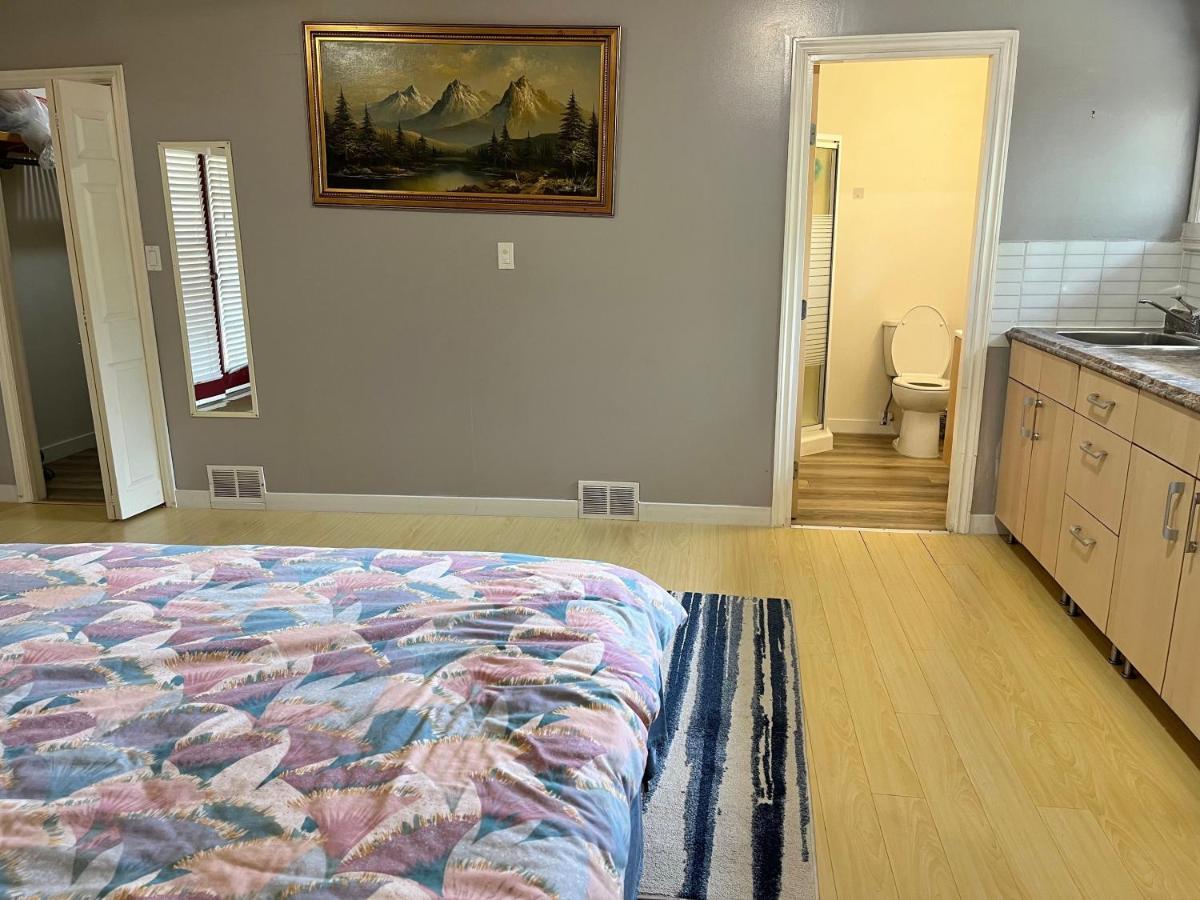 Whole Suite To Yourself At Coquitlam Centre! 高贵林港 外观 照片